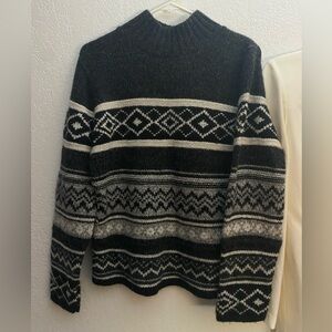 Kathy Ireland Dark grey and White Geometric Crewneck Sweater